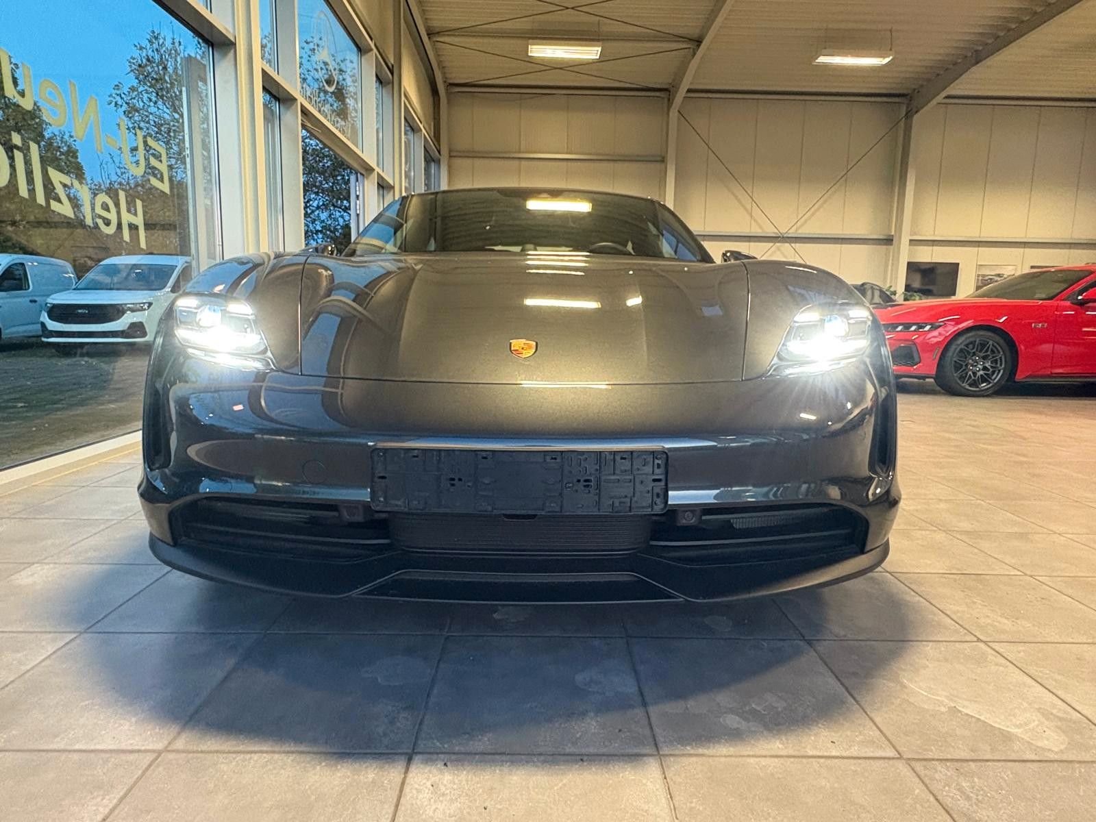 Fahrzeugabbildung Porsche Taycan Basis