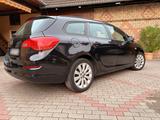Opel Astra J Sportstourer 1.6 Benzin - Opel Astra aus 2010: Sports