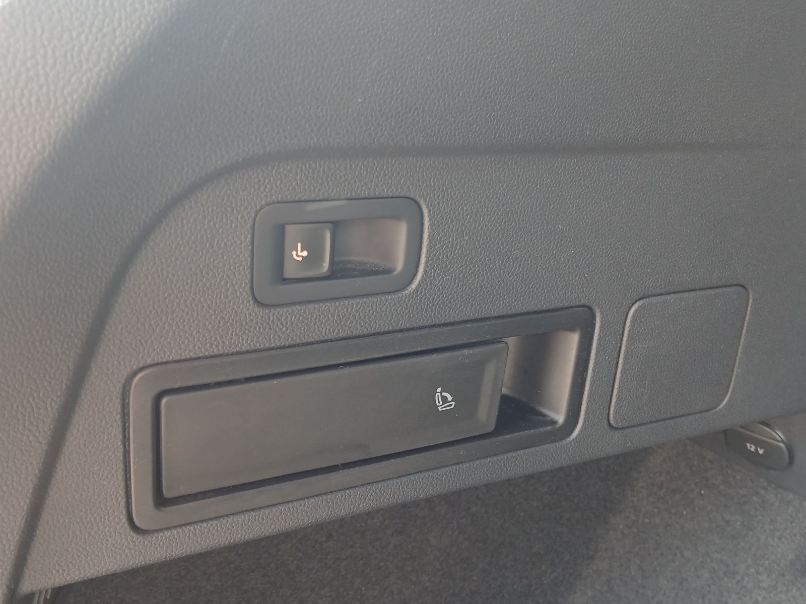 Fahrzeugabbildung Volkswagen Tiguan Allspace TSI 4M R-Line Highline LED AHK N