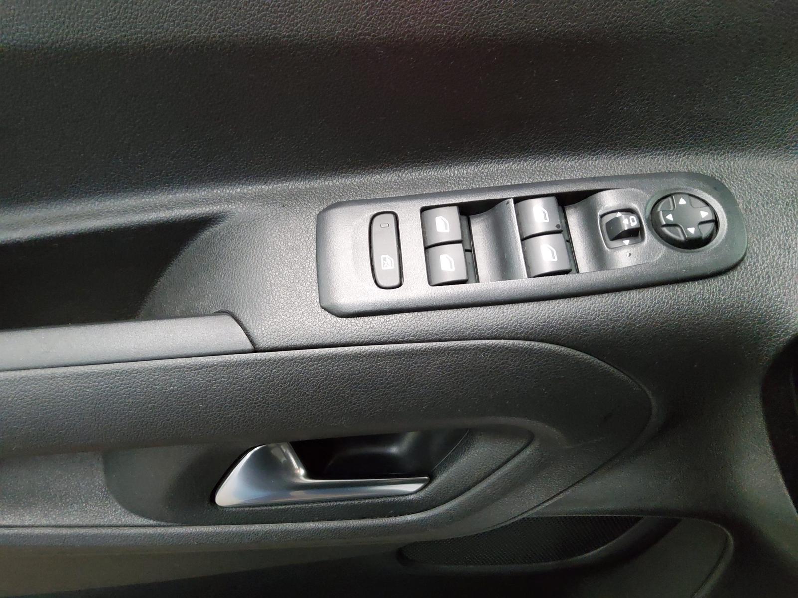 Citroën Berlingo 1.2 PureTech Shine Glasdach PDC AHK