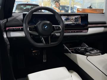 2025 BMW I5 — фото 10