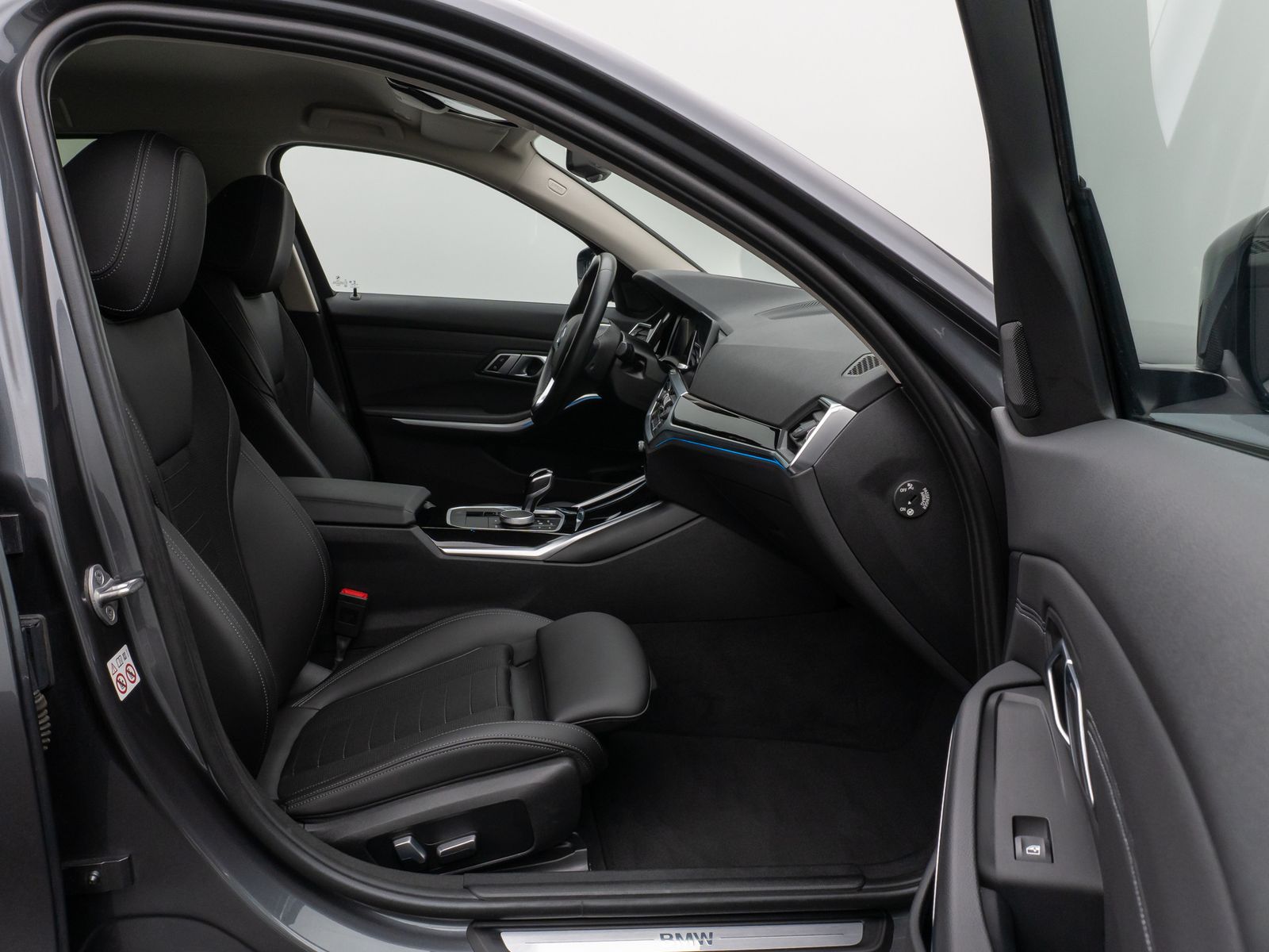 Fahrzeugabbildung BMW 330e SportLine Laser Kamera HUD DAB HiFi Komfort