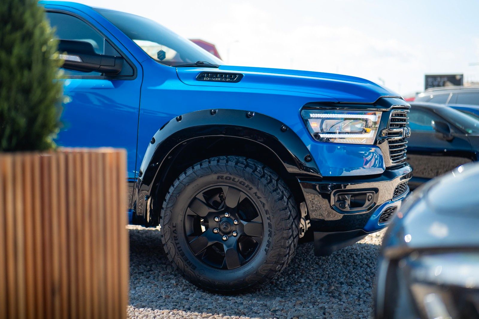 Fahrzeugabbildung Dodge RAM 5.7 V8 HEMI 4x4 OFFROAD Night-Paket *LED*