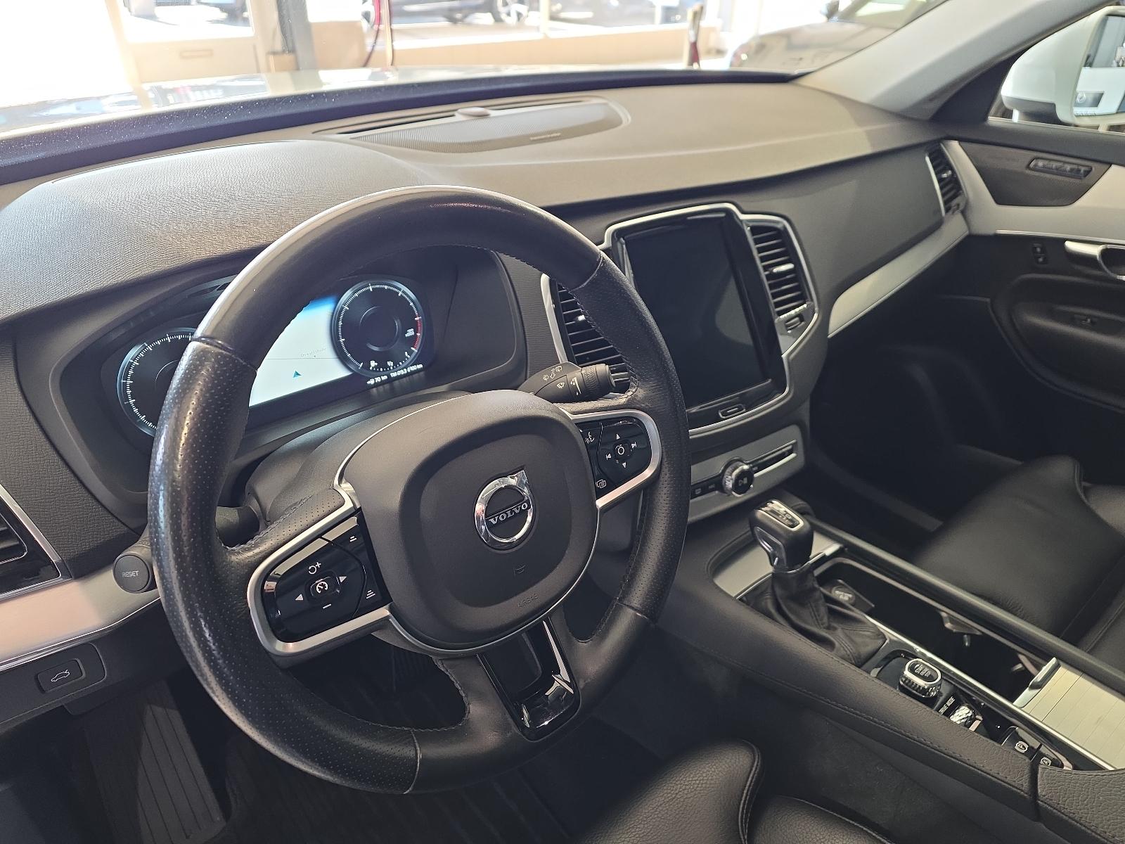 Volvo XC90 D5 Momentum AWD AHK Pano FourC 360° WinterP