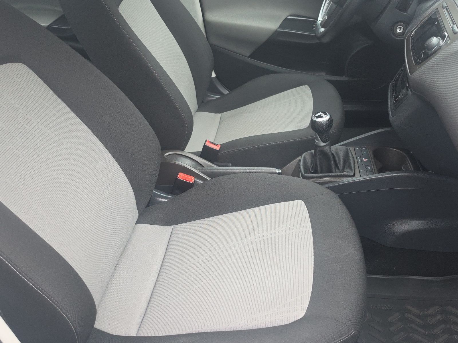 Fahrzeugabbildung SEAT Ibiza Lim. Style Viva TÜV SERVICE NEU