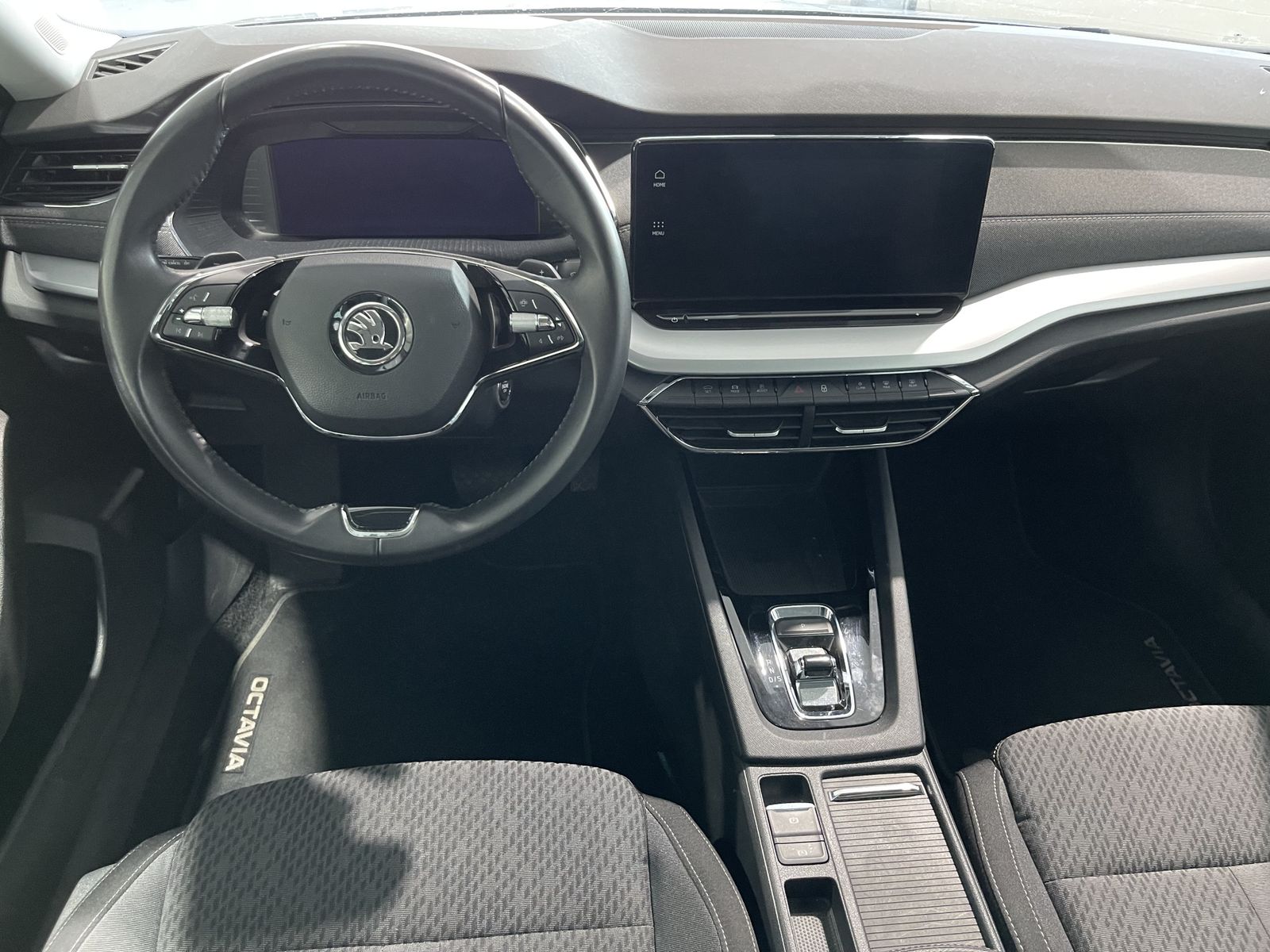 Fahrzeugabbildung SKODA Octavia First Edition 2.0 TDI*AHK*LED-Matrix*