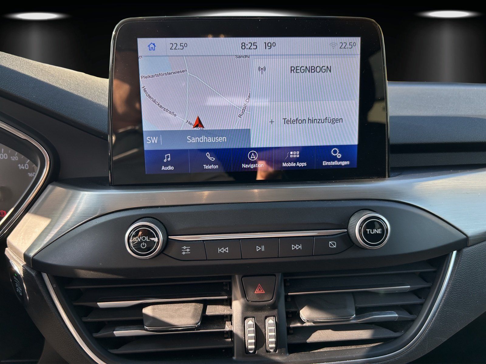Fahrzeugabbildung Ford Focus 1.0 EcoBoost Titanium Kamera/Navi/LED