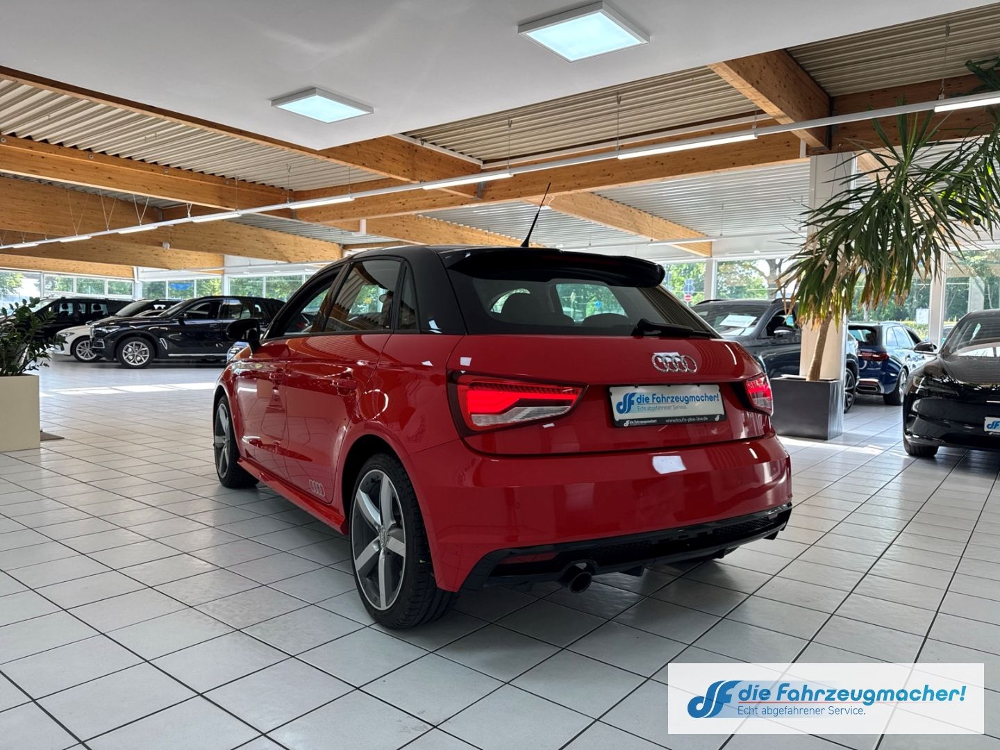 Fahrzeugabbildung Audi A1 Sportback 1.0 TFSI S line Navi Bi-Xenon Klima
