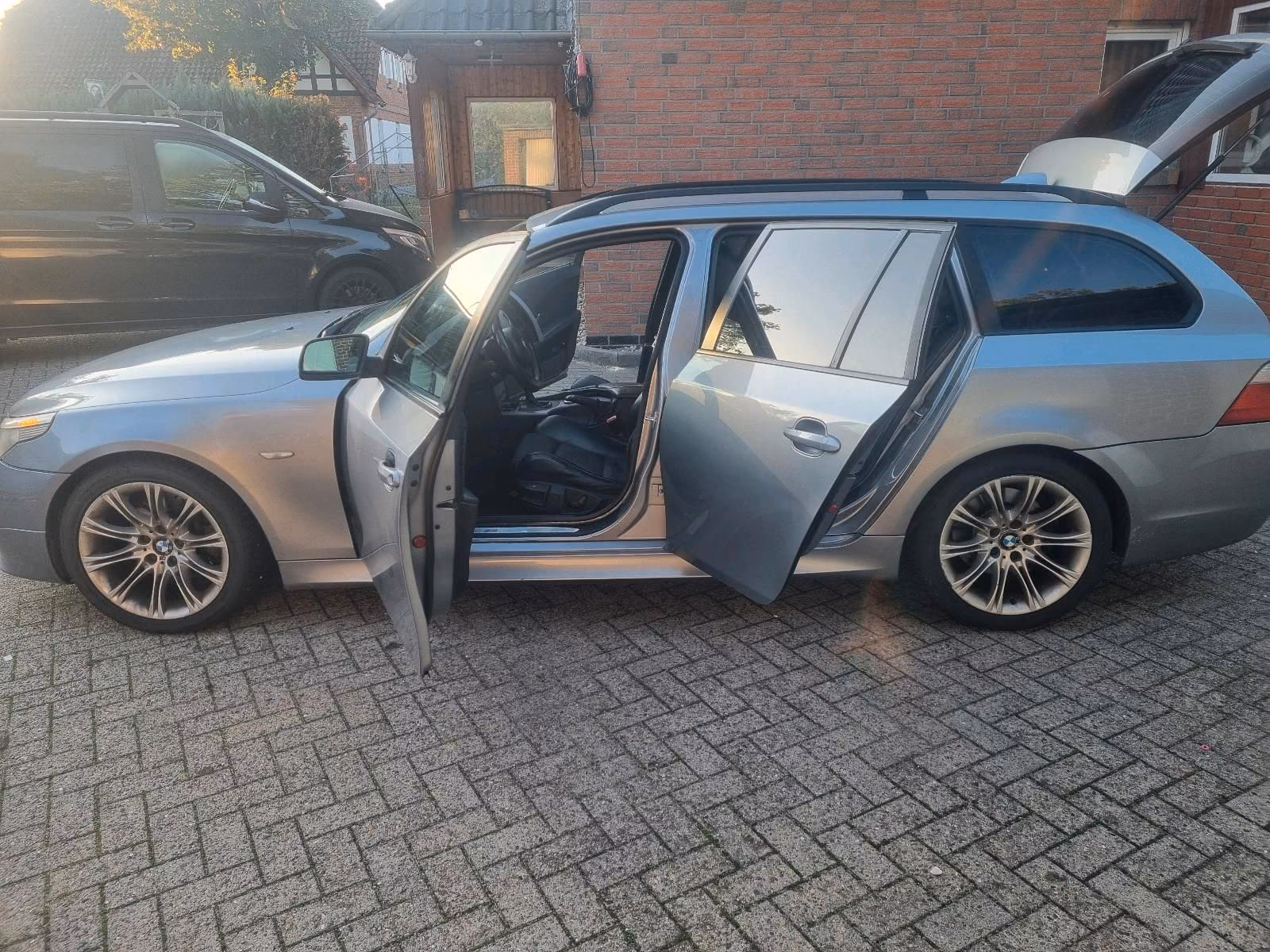 BMW 530 2006 — вигляд ззаду