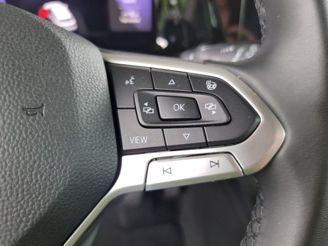 Fahrzeugabbildung Volkswagen Golf VIII Variant TDI DSG LED AHK Navi AID ACC P