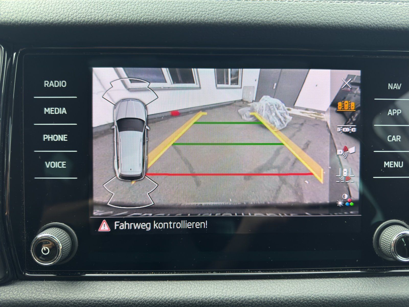 Fahrzeugabbildung SKODA Kodiaq 2.0 TDI Sportline 4x4/PANO/AHK/KAMERA/ACC