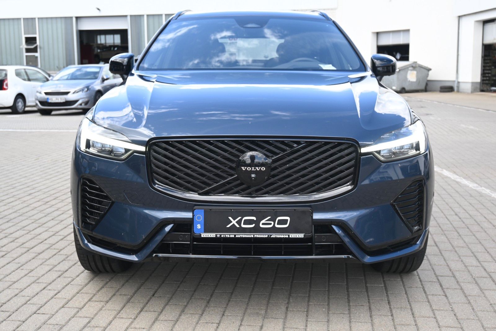 Fahrzeugabbildung Volvo XC60 T8 RC AWD Plus Black Edition*360*Facelift