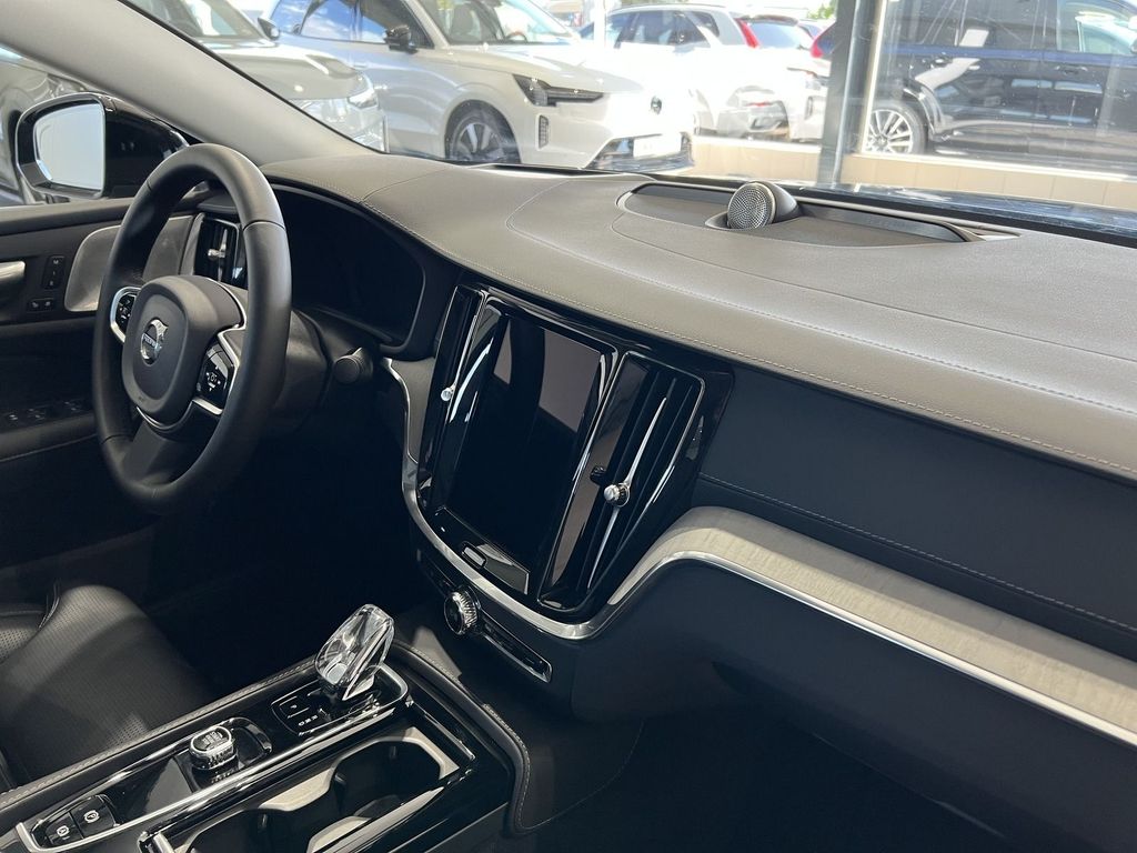 Volvo S60 T8 Ultimate Dark Recharge AWD Massage B&W