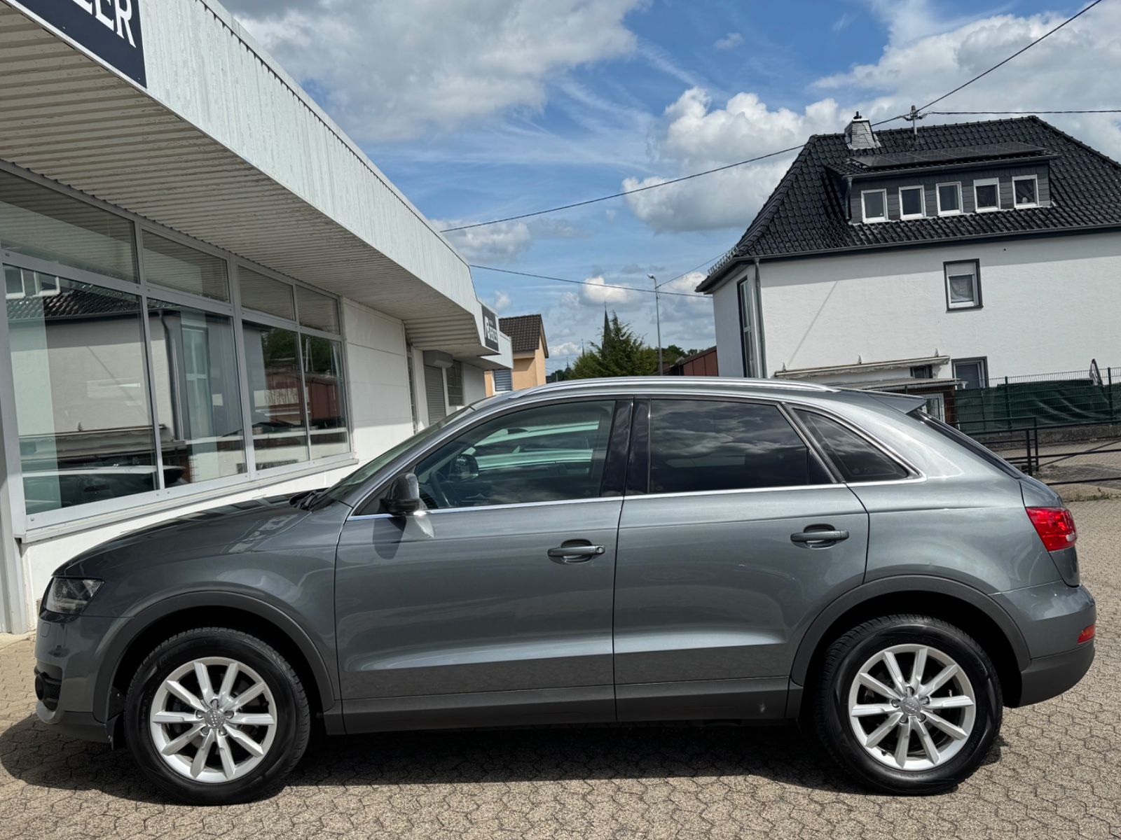 Fahrzeugabbildung Audi Q3 2.0 TDI quattro S-Tronic/SHZ/ALU/TÜV-NEU/