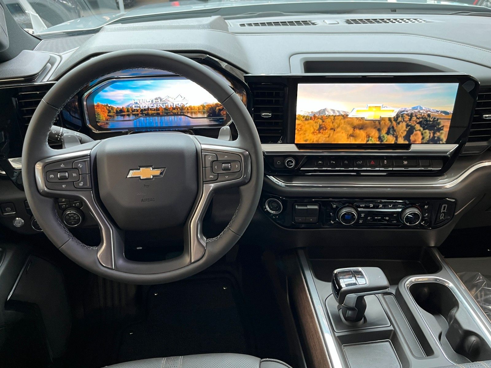 Fahrzeugabbildung Chevrolet Silverado 6.2 V8 High Country Black Package