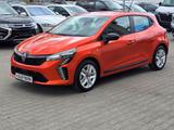 Renault Clio V Evolution 1.6 E-TECH Hybrid 145 EU6e, - mit Hybrid-Antrieb: Orange, Limousine
