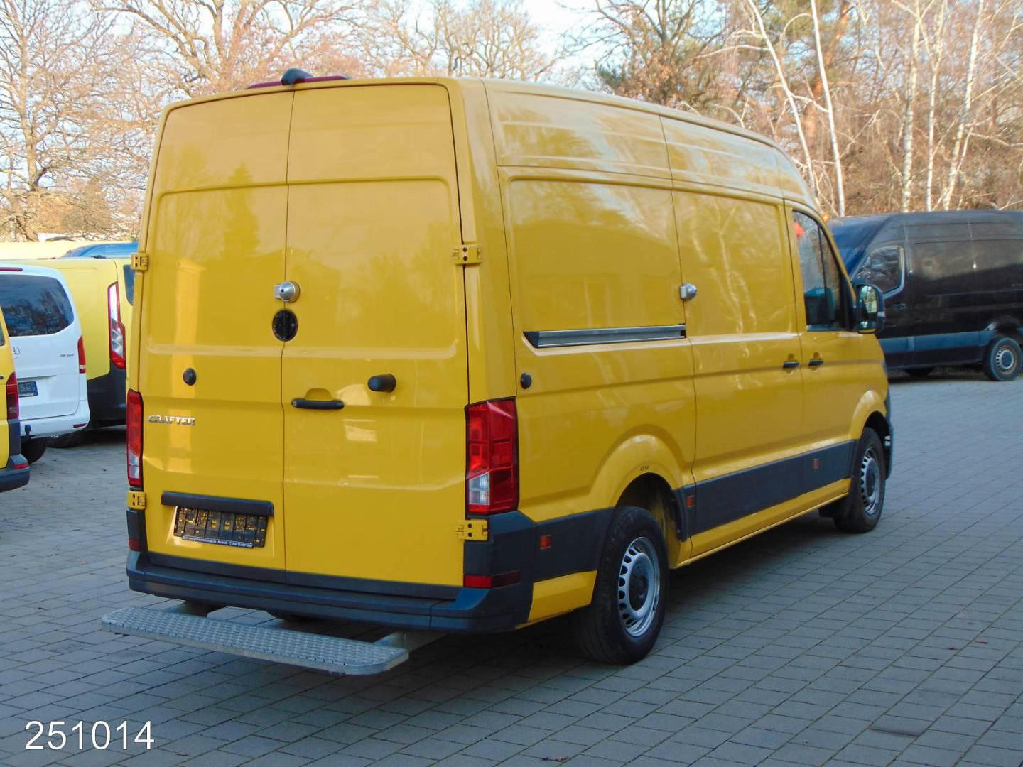 Volkswagen Crafter 35 2.0 TDI 140ch - Porte de communication intérieure - Clim - Régulateur - Camera