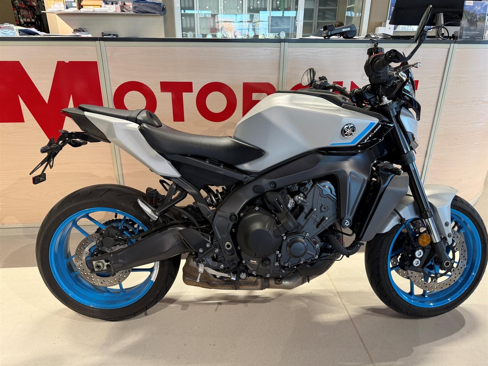 Yamaha MT-09 Y-AMT inkl. viel Zubehör