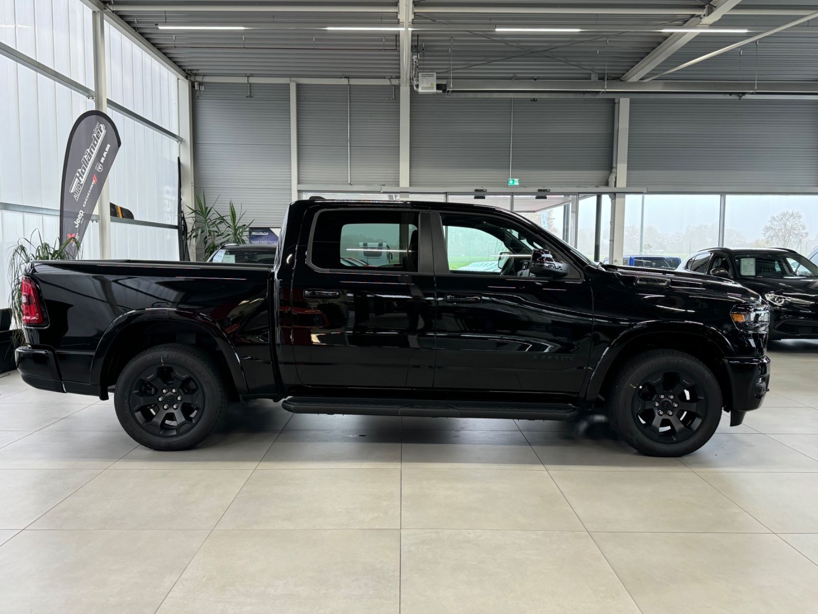 Fahrzeugabbildung Dodge RAM 1500 Big Horn Night MY25 4x4 Pano Voll