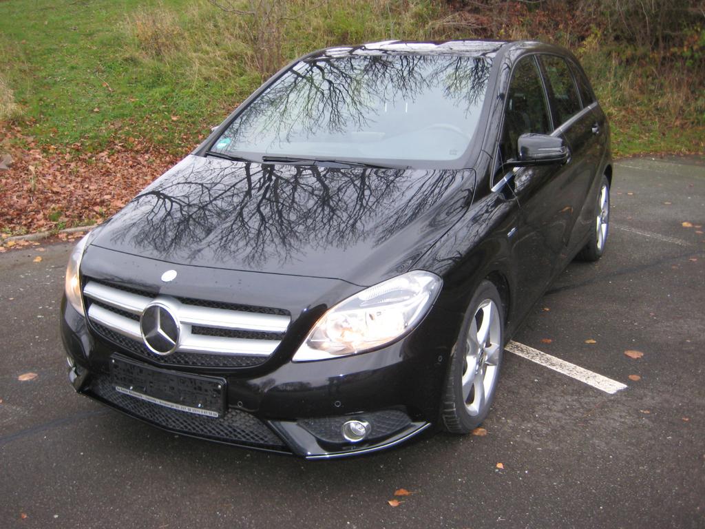 Mercedes-Benz B 180
