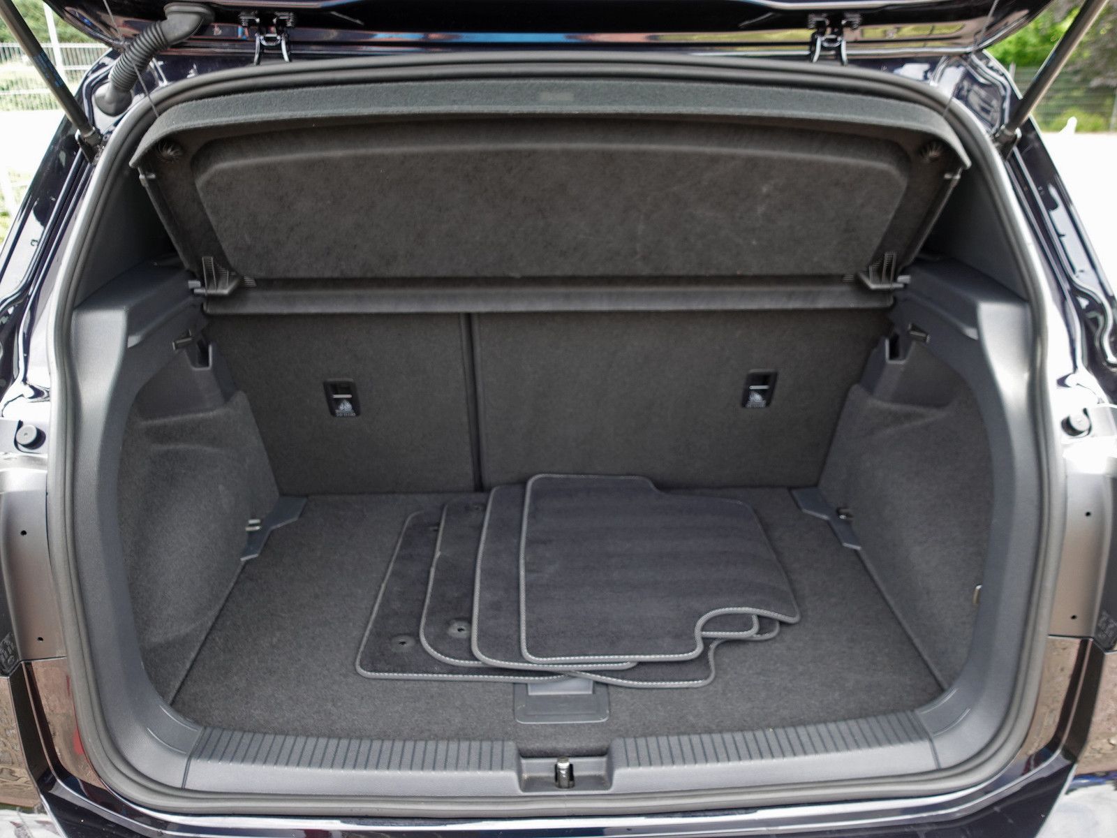 Fahrzeugabbildung Volkswagen T-Cross 1.5 TSI DSG Style R-Line RFK Assist AppC