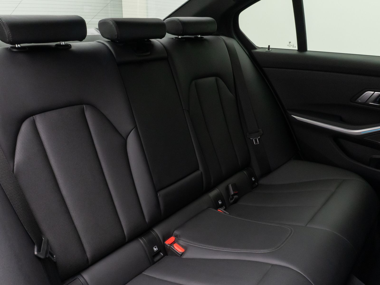 Fahrzeugabbildung BMW 330e M Sport Kamera HUD DAB H/K DrivAssis 19Zoll