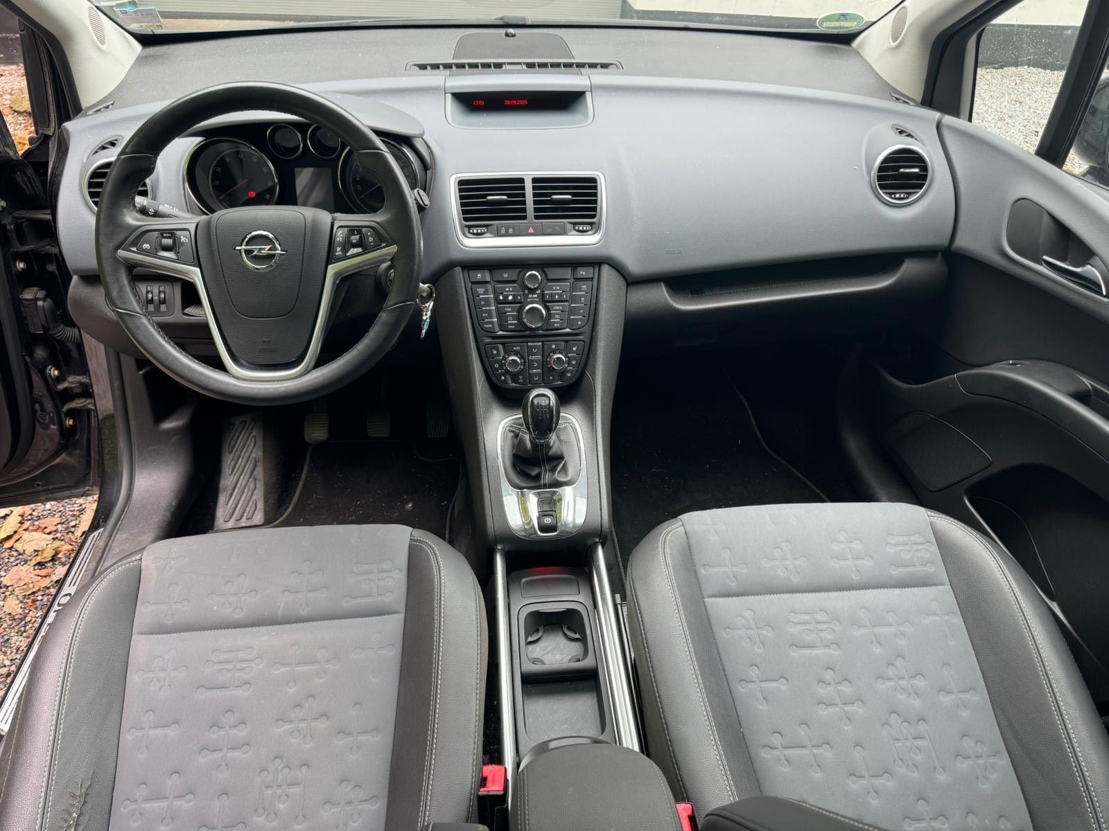Opel Meriva 2010 — interior