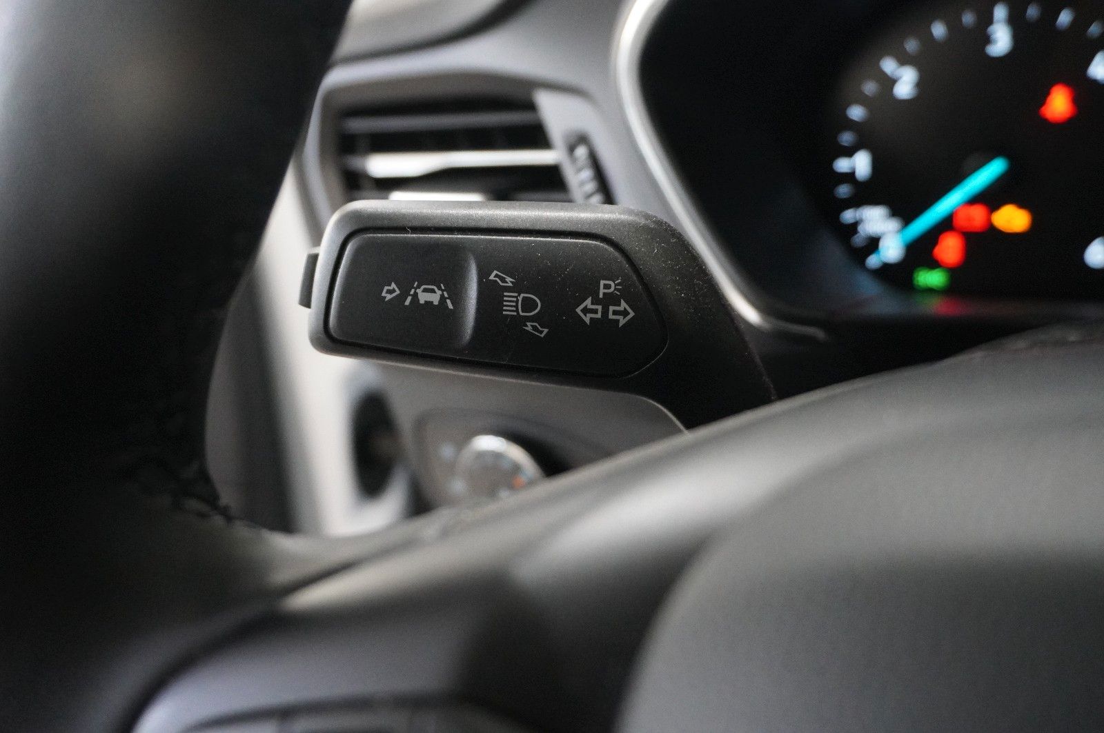 Fahrzeugabbildung Ford Focus Turnier 1.5D TITANIUM NAVI/LED/KAMERA/DAB+