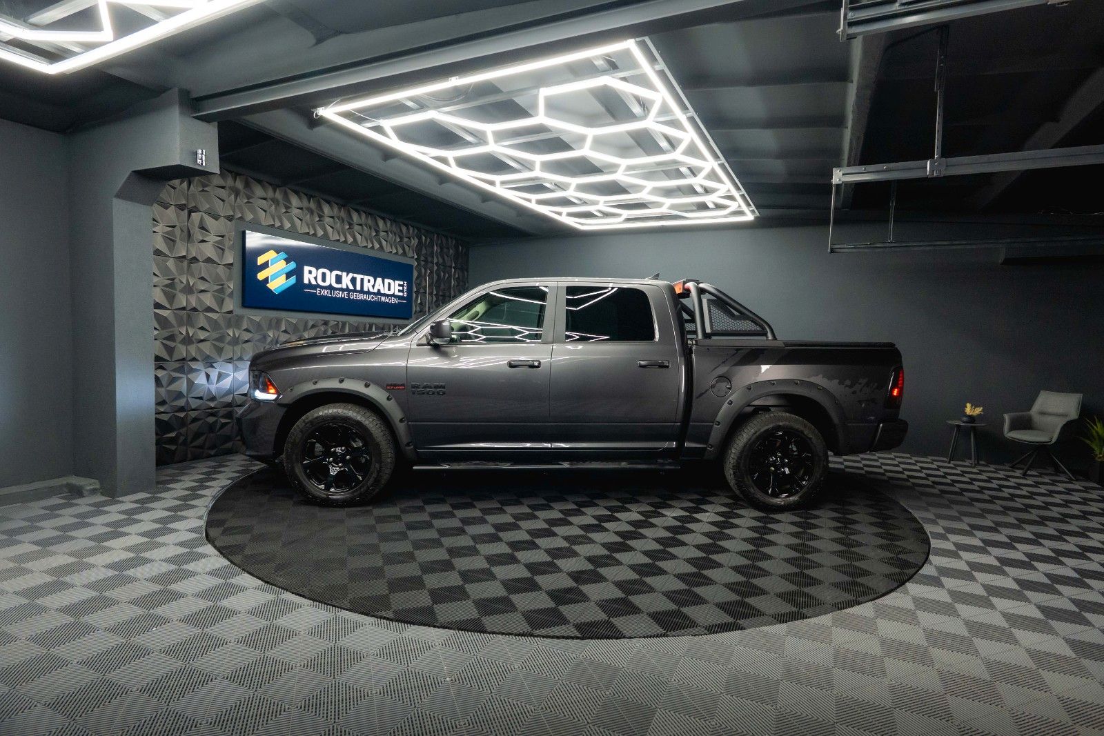 Fahrzeugabbildung Dodge RAM 5.7 V8 HEMI 4x4 Sport LARAMIE NightPaket 19%