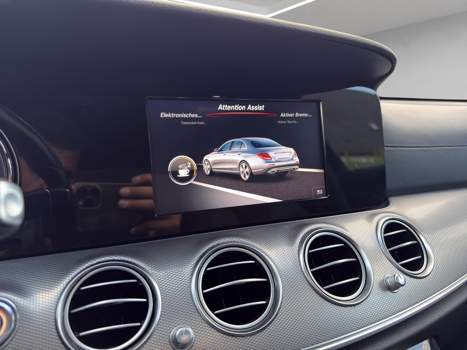 Mercedes-Benz E 220d AMG 9G SHD MULTIB NAVI TOTW CAM TEMP