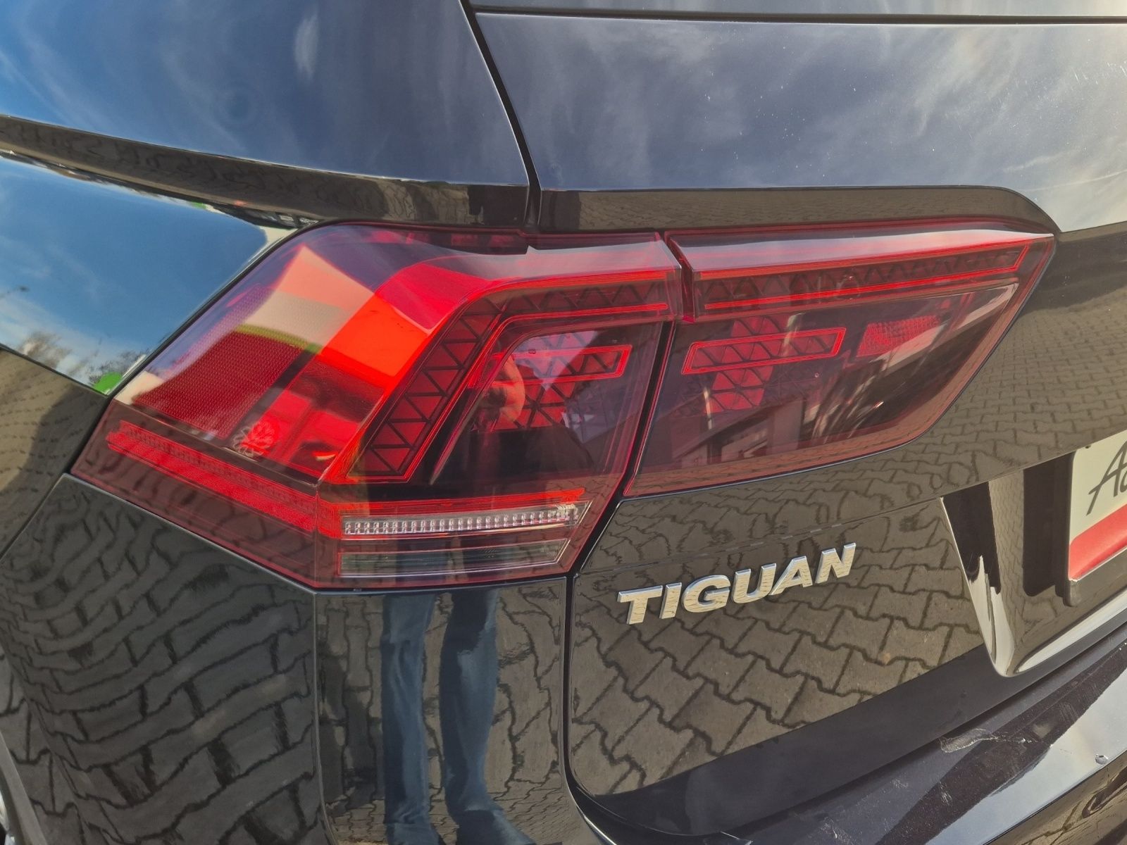 Fahrzeugabbildung Volkswagen Tiguan TDI Highline DSG 4M LED AHK Navi ACC PDC