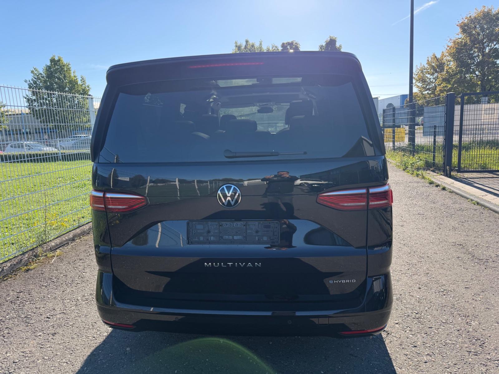 Volkswagen T7 Multivan eHybrid lang Panorama/7Sitze-Voll!