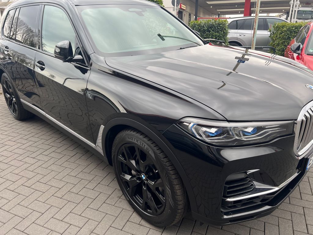 Image of BMW X7