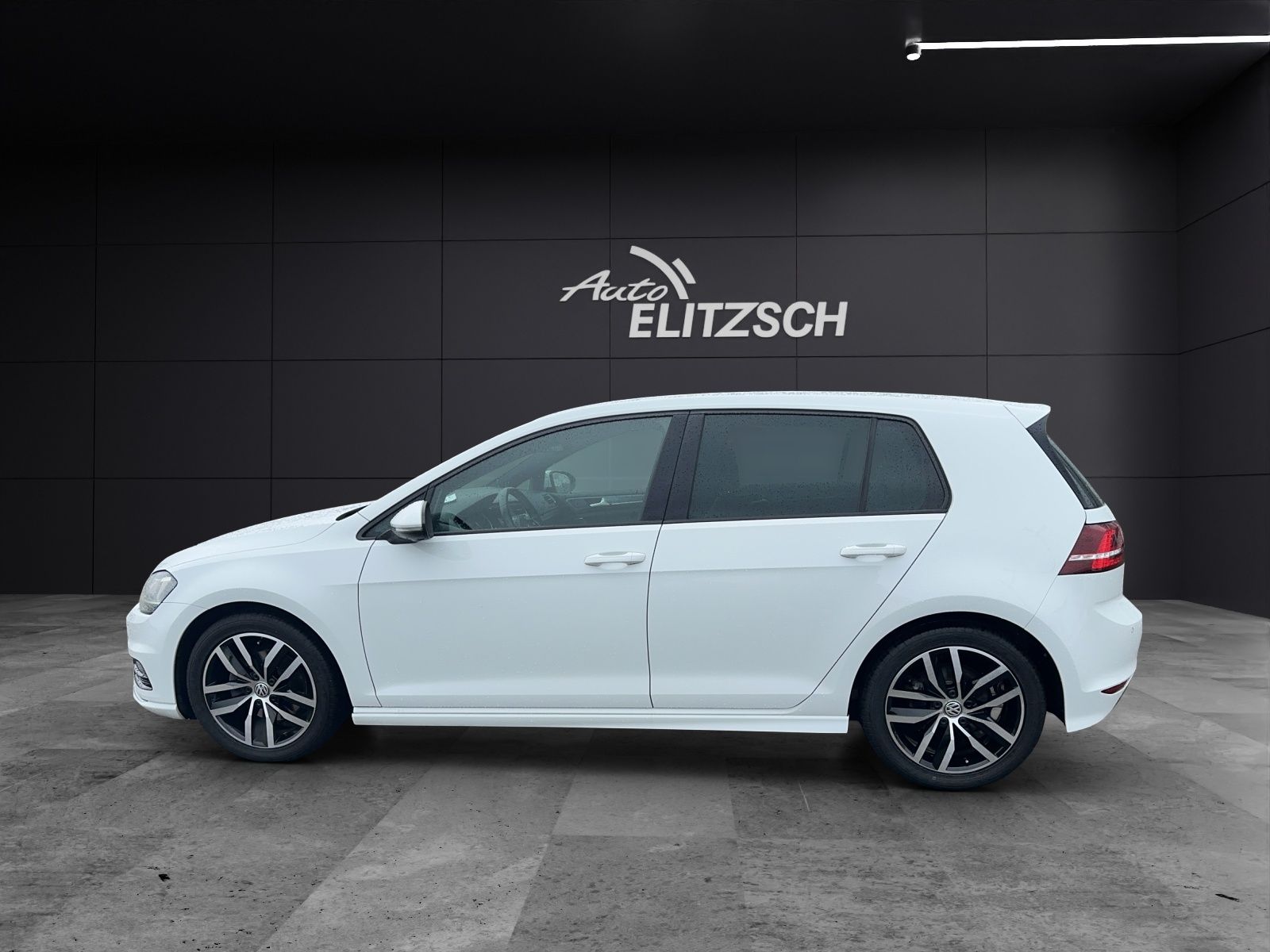 Fahrzeugabbildung Volkswagen Golf VII Lim. TSI Highline 2 x R-LINE Xenon 17"