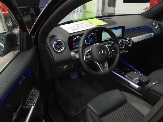 Fahrzeugabbildung Mercedes-Benz EQB 250 Pano+DistrPlus+7Sitzer+360 +Ambiente+LED
