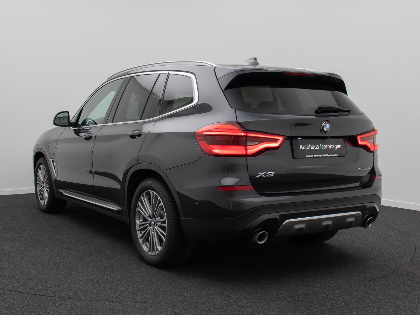 Fahrzeugabbildung BMW X3 xD30e LuxuryLine HUD DAB HiFi Panorama 19Zoll