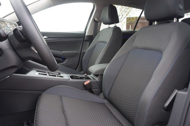 Fahrzeugabbildung Volkswagen Golf VIII TDI United DSG LED AHK Navi AID ACC RF