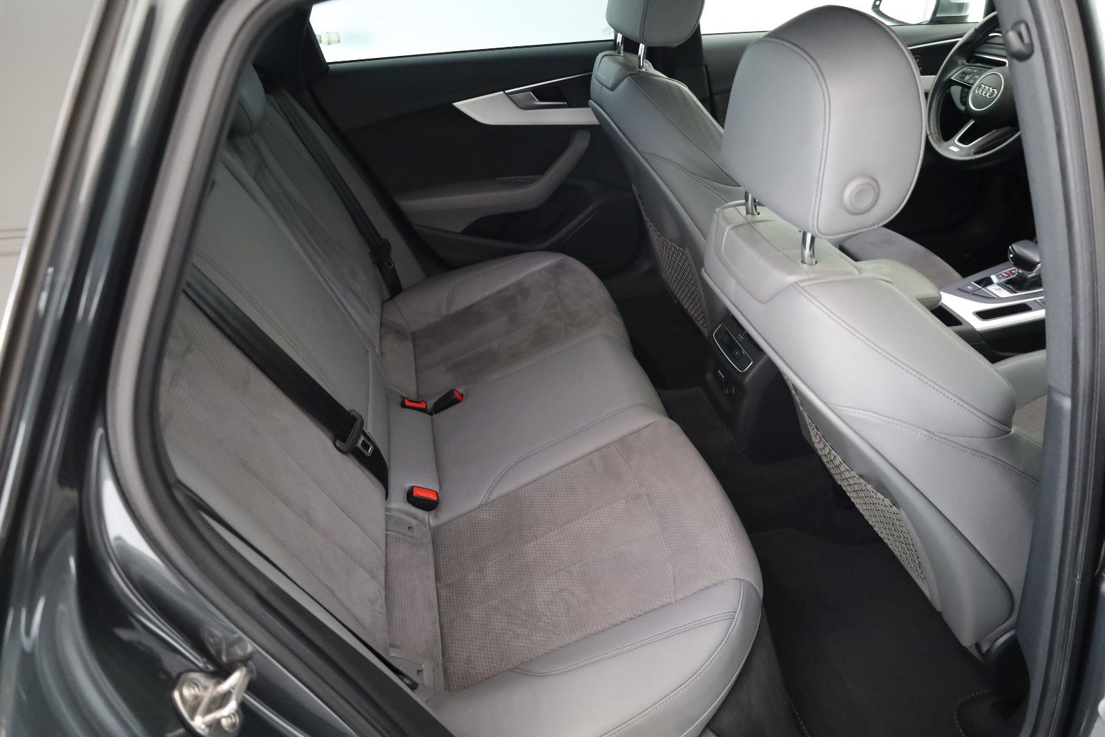 Fahrzeugabbildung Audi S4 Avant 3.0 TFSI quattro TLeder,Navi,Kamera,AHK
