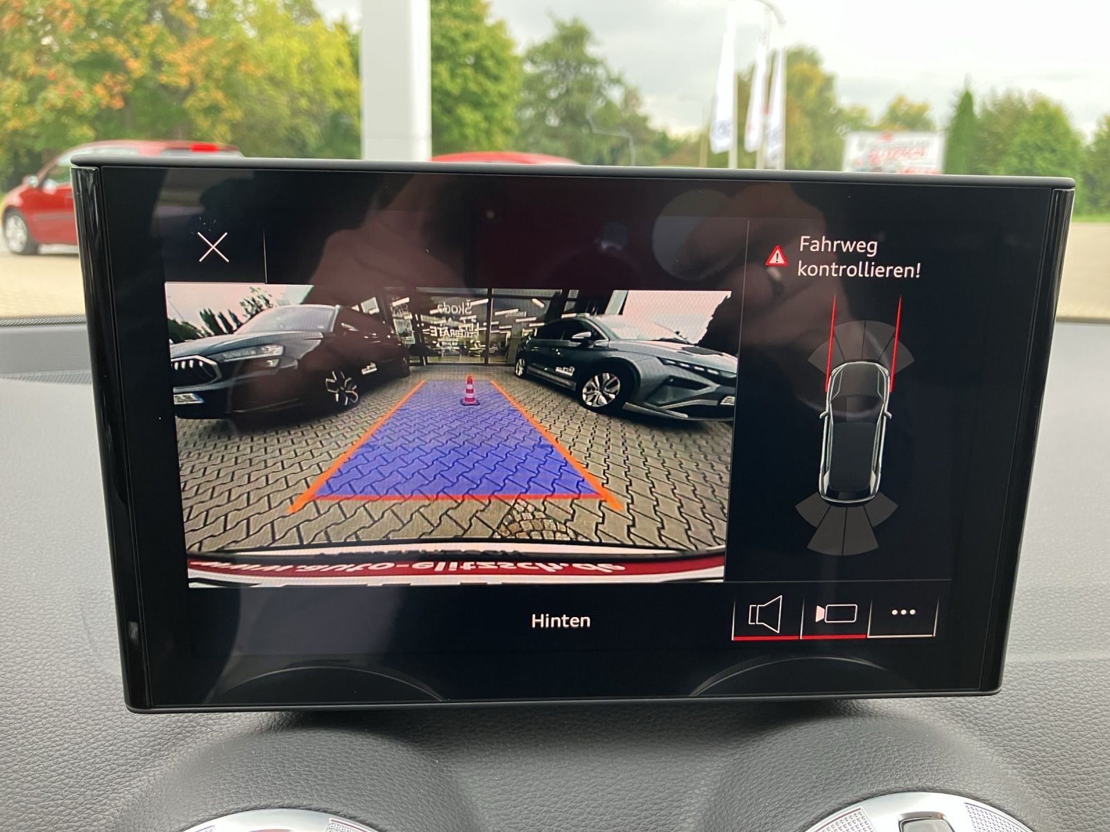 Fahrzeugabbildung Audi Q2 35 TFSI advanced Matrix GRA Vorb. Navi