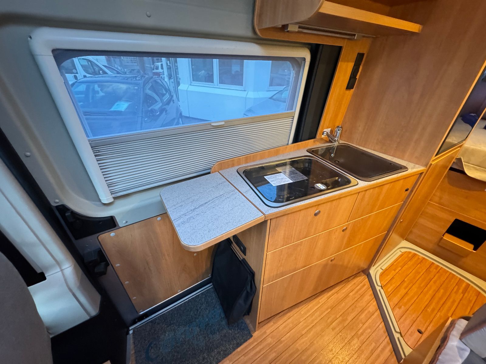 Fahrzeugabbildung Pössl 600 2WIN R PLUS CITROEN RAUMBAD VOLL SCHECKHEFT