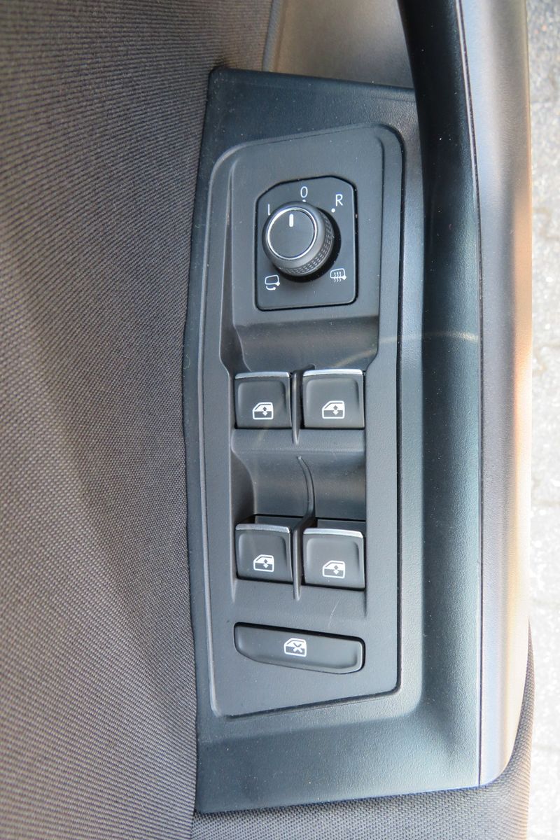 Fahrzeugabbildung Volkswagen T-Roc R-Line Sport DSG LED PDC NAVI 19`BLACK 1.H