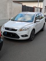 Ford Focus 1,8 White Magic Turnier White Magic - Ford Focus mit Benzin-Antrieb: Kombi, Magic Turnier