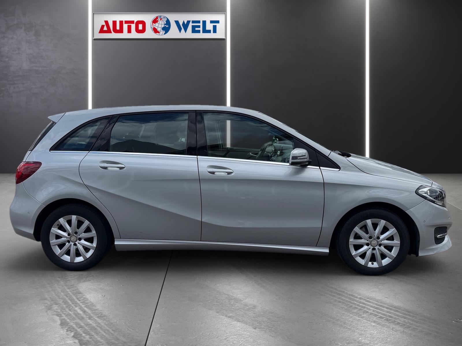 Mercedes-Benz B180 Style Navi Kamera PDC Klima