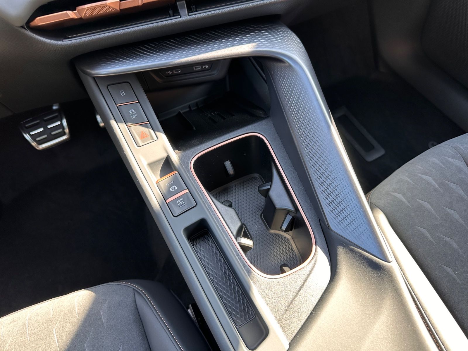 Fahrzeugabbildung CUPRA Terramar VZ 2.0 TSI 4Dr. DSG MATRIX/Pano/ACC/AHK
