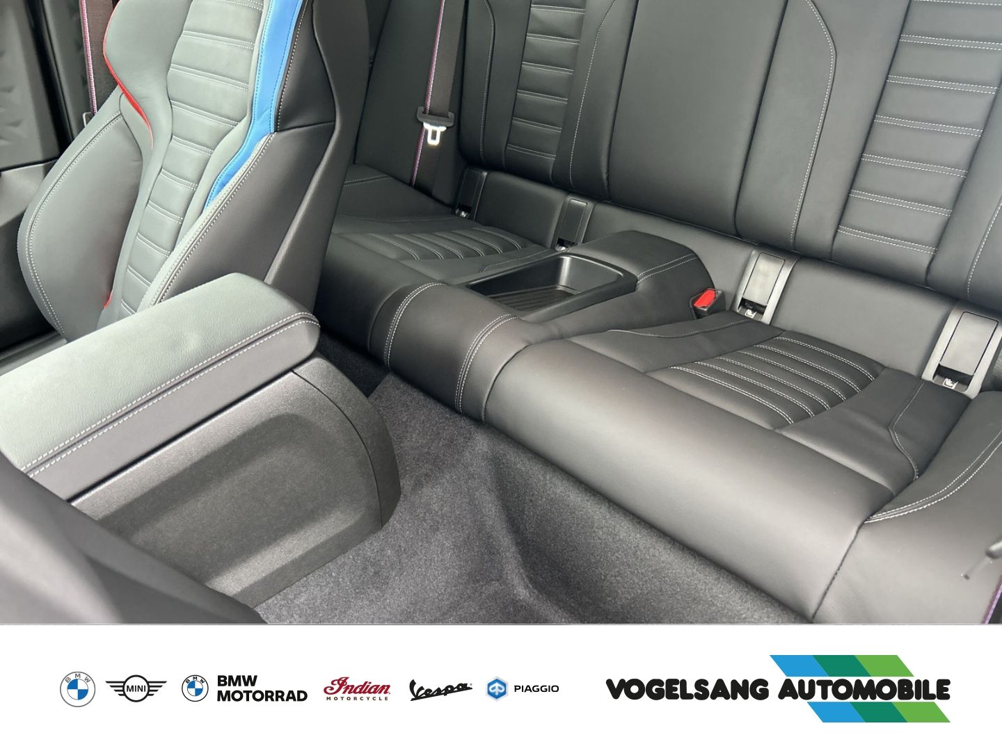 Fahrzeugabbildung BMW M2 Coupe BLACKLINE ParkAssistent HUD AD Navi Led