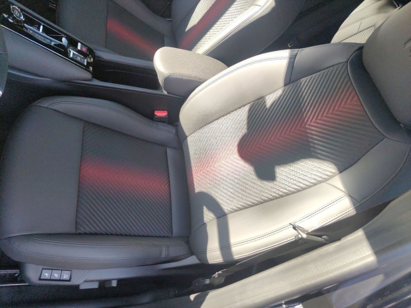 Fahrzeugabbildung Alfa Romeo Junior Elettrica SPECIALE 115kW - Technologie