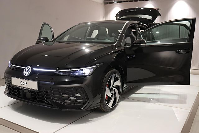 Golf GTE 1.5l DSG LEDER LED AHK SITZKLIMA PANORA
