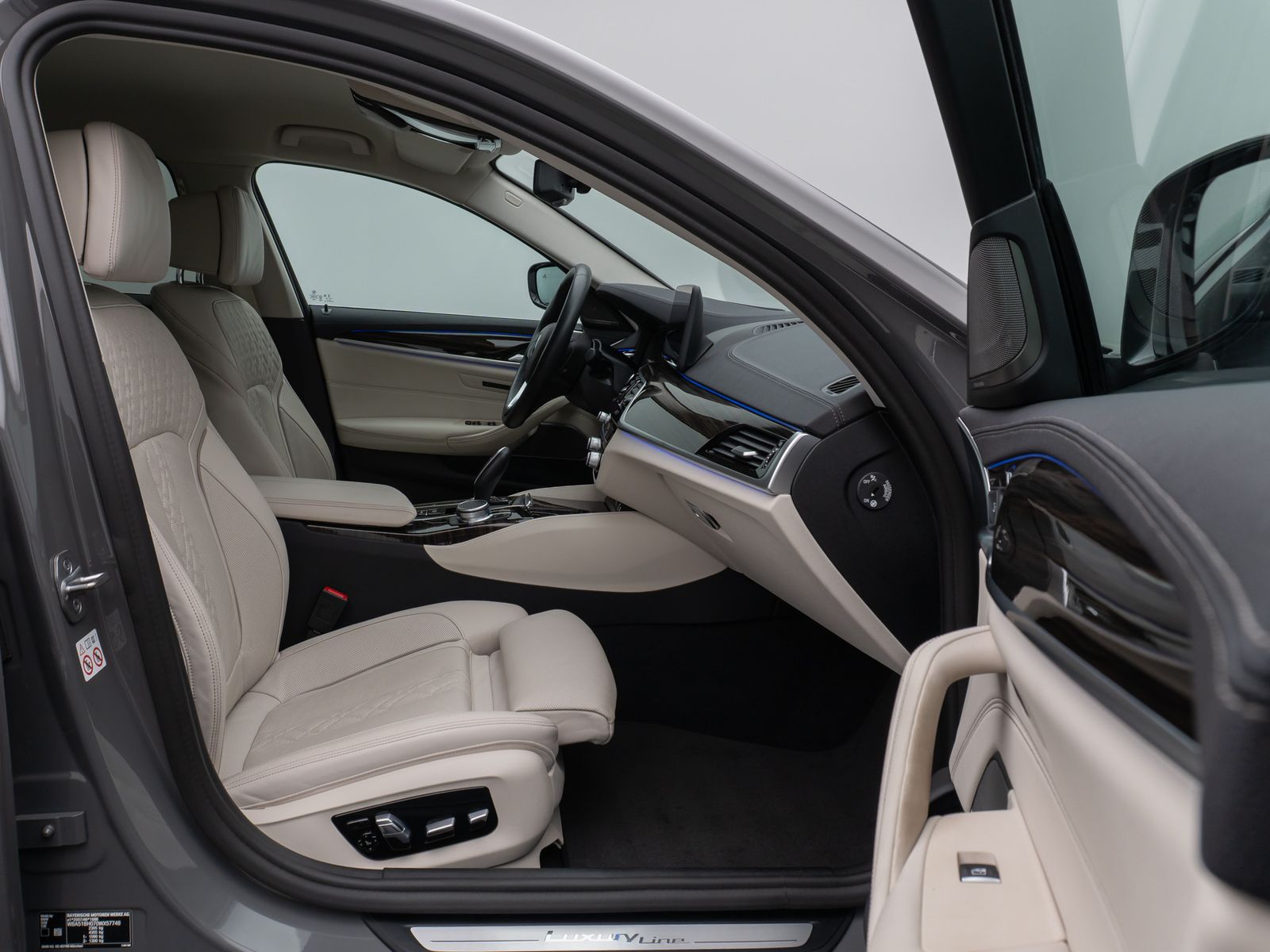Fahrzeugabbildung BMW 530i Luxury Line Kamera Laser HUD DAB H/K SoftCL