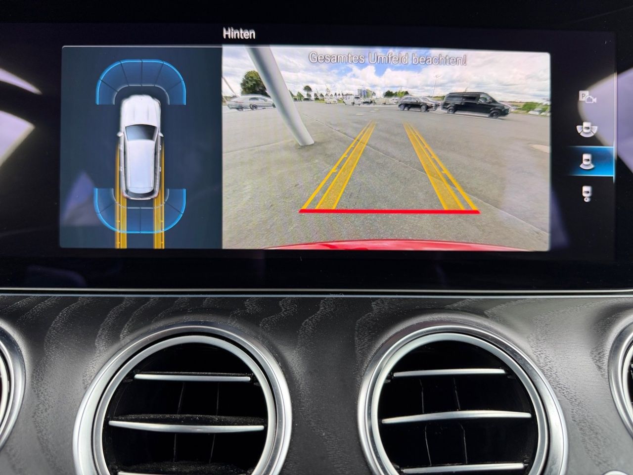 Fahrzeugabbildung Mercedes-Benz E 220 d T AVANTGARDE+AHK+EASYPACK+AMBIENT+MEMORY