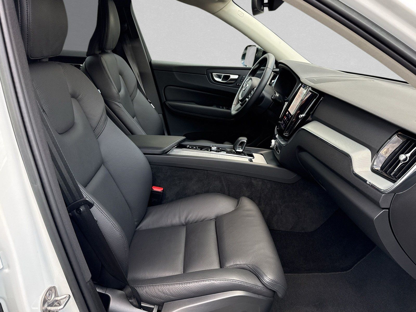Volvo XC60 Plus B4 AWD Diesel Standhz AWR LichtPaket foto 3